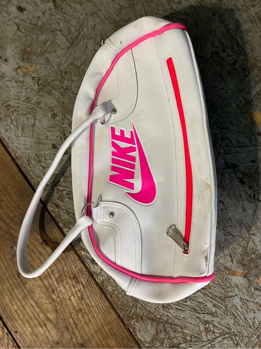Nike White Shoulder Bag with Pink Logo & Trim